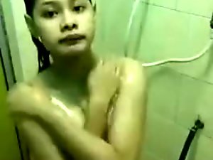 Cewek mandi di video
